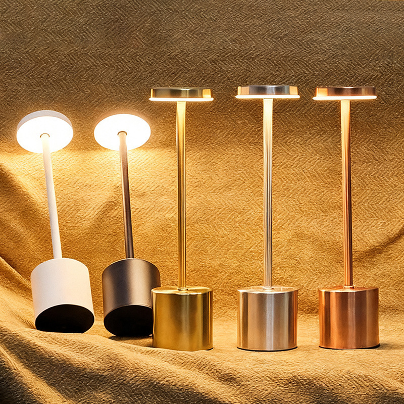 Explosión transfronteriza simple lámpara de escritorio I-Way USB recargable retro sensación de metal mesa de comedor toque lámpara de noche lámpara de cama
