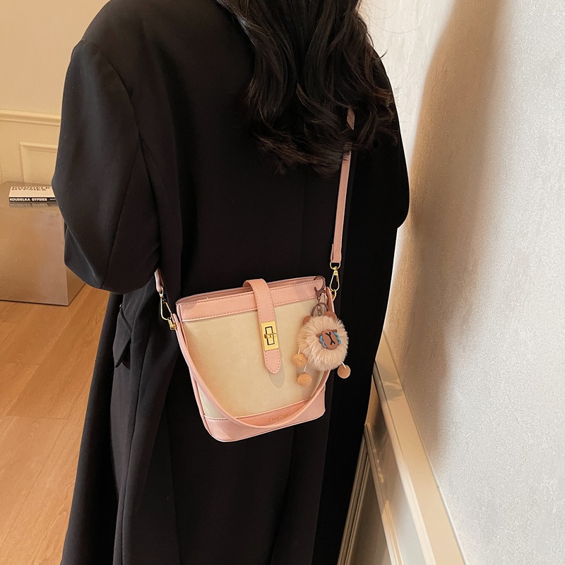 Bolso de cubo de color a juego para mujer 2025 nuevo bolso portátil para axila bolso de mensajero de un solo hombro de moda de alta gama