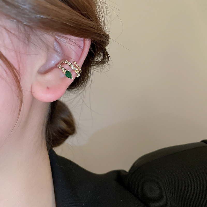 Ear cuff en forma de serpiente con circonita esmeralda galvanizada en oro real de 17-14k (individual)