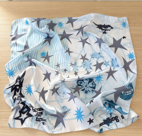 37 # lenço quadrado estrela azul prateado (EB1515)