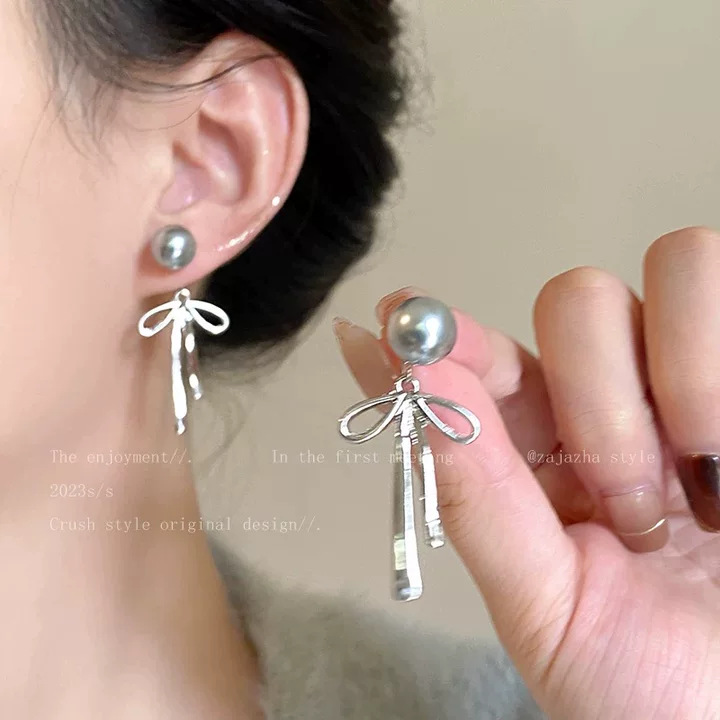 8 # Silver bow gray pearl two-wear earrings
