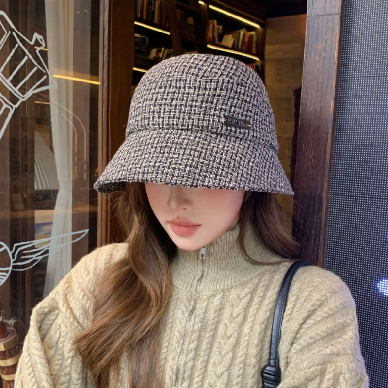 Small Chanel-style patterned bucket hat for women, fashionable sun hat for autumn and winter, face-slimming, chic, with a bow