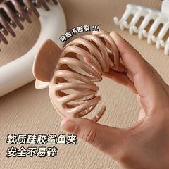 2025新款软质硅胶鲨鱼夹安全高级感抓夹防摔不易碎夹子头饰发卡