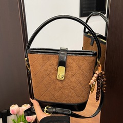 高级感麂皮绒休闲气质水桶包包女2025新款女式复古通勤手提斜挎包