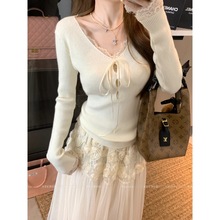 设计感纯欲风V领针织衫女秋冬新款修身显瘦蕾丝镂空毛衣打底上衣