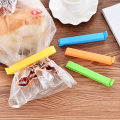 Creative candy-colored sealable plastic bag sealing clips for preserving snacks, food, tea bags, and other sealable items.