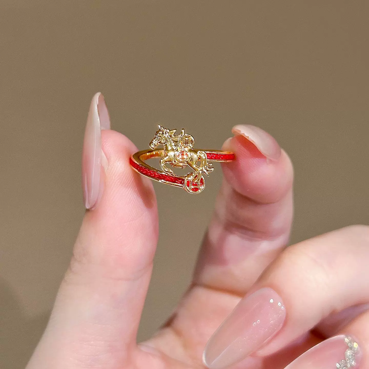 精致闪锆小马钱币红绳戒指女轻奢高级感食指戒小众设计开口戒指环