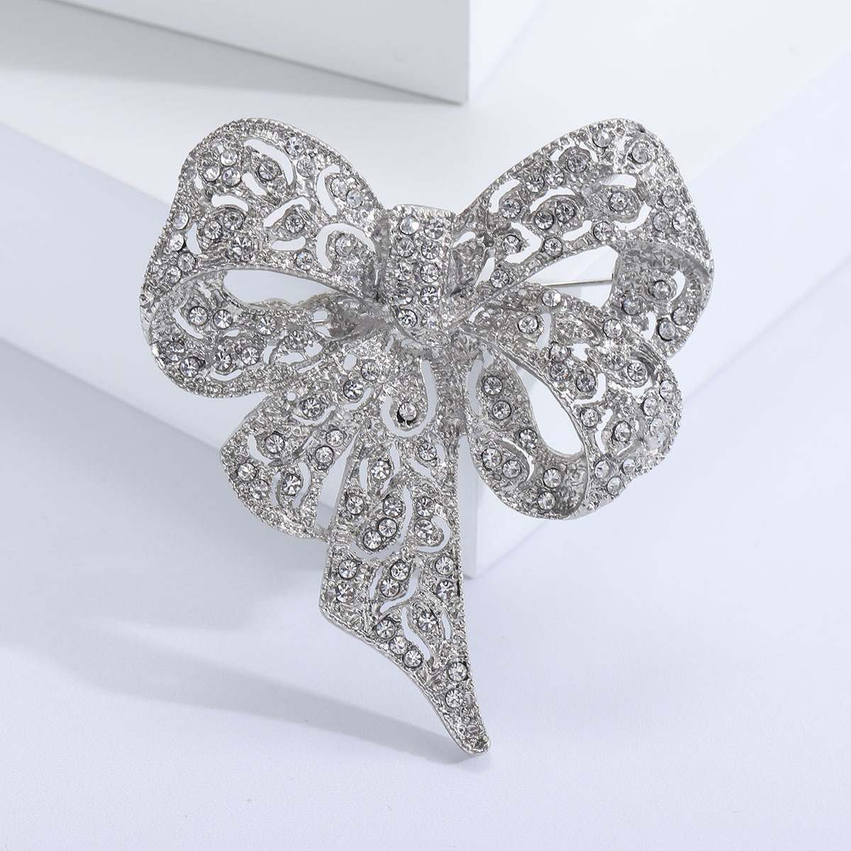 Elegant Bow Knot Alloy Women's Brooches display picture 2