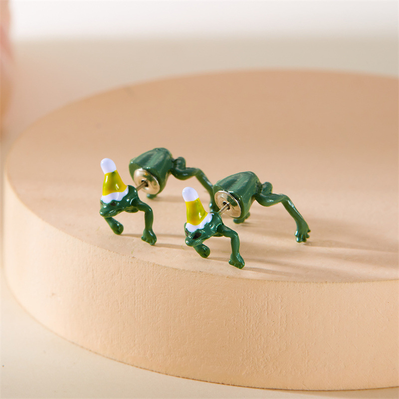 Christmas Hat Frog Stud Earrings For Women And Men Funny Design_voghion.com