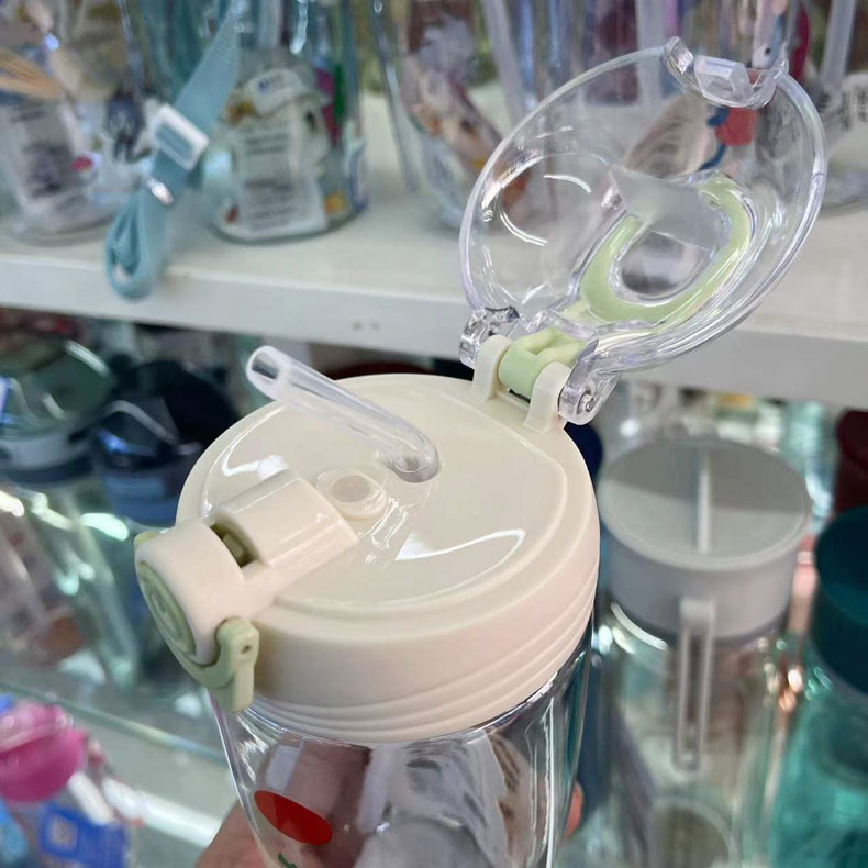 Suliya nueva historieta linda de los niños de dibujos animados de plástico de la taza de agua correa de paja hervidor cerradura de rebote cubierta