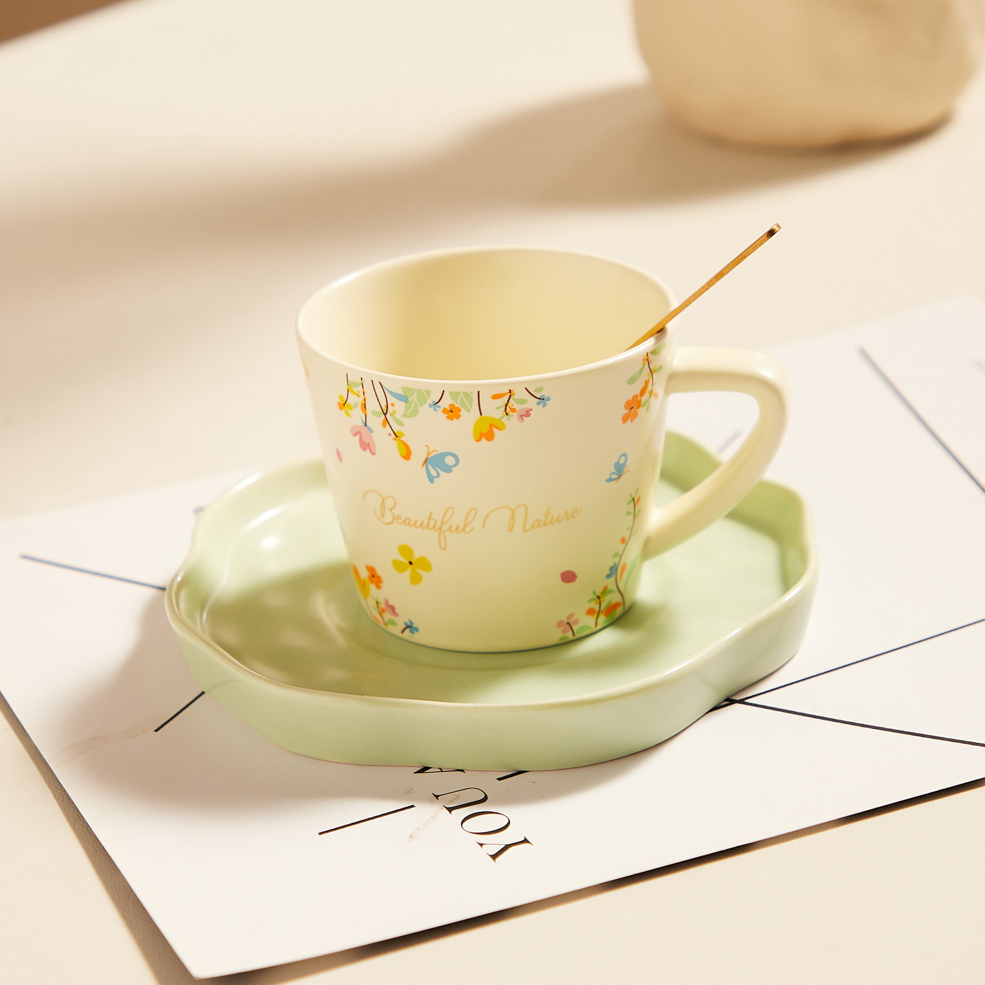 INS Linda taza de café de cerámica y platillo con cuchara estilo pastoral comic Girl taza de agua taza de leche logotipo imprimible