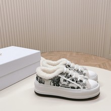 2024新款D家电绣羊毛板鞋厚底鞋低帮保暖加绒皮毛一体休闲运动鞋