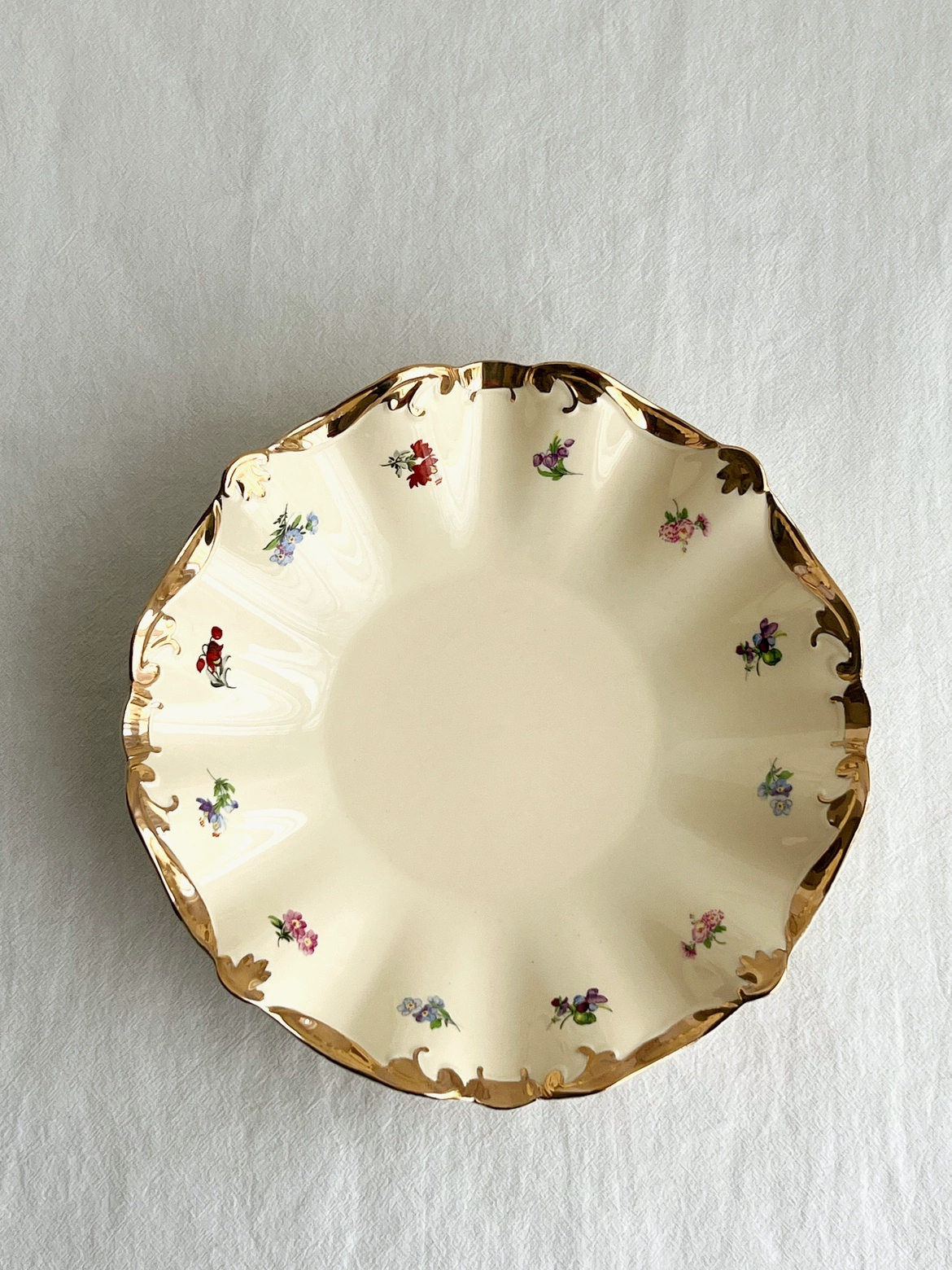 Luxury Pure Handmade Rice-Yellow Ceramic Plate with Gold Flower Trim, Double-Ear Handles, Heavyweight