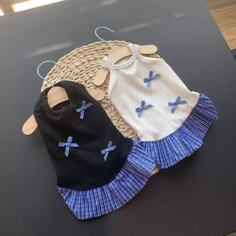 犬の服春の夏の新しい蝶結びのストラップはワンピースのテディをつづり合わせます。