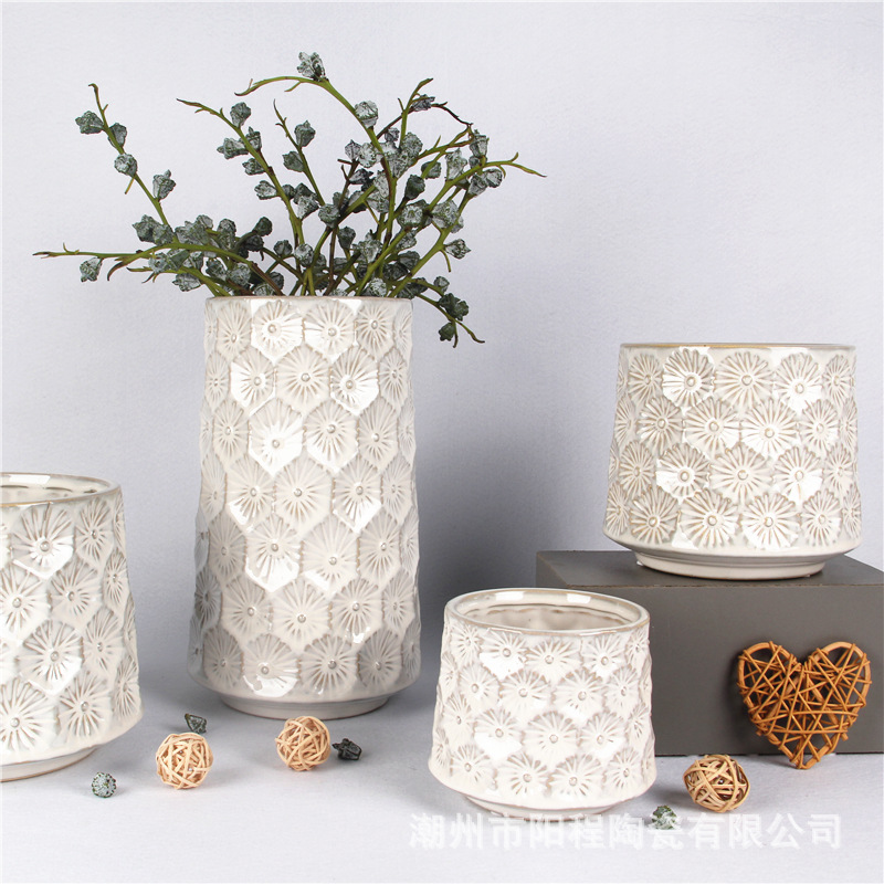 简约个性北欧莫兰迪浮雕花朵陶瓷瓶室内桌面装饰插花摆件艺术花瓶