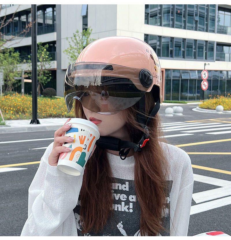 Cartoon Cat New Certified Electric Vehicle Helmet for Women, Winter Season, Four Seasons, New National Standard Motorcycle Safety Half Helmet, Cute