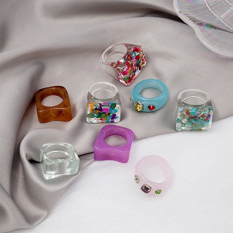 Korean Retro Candy-colored Transparent Diamond Shell Turquoise Wide-brimmed Ring display picture 2