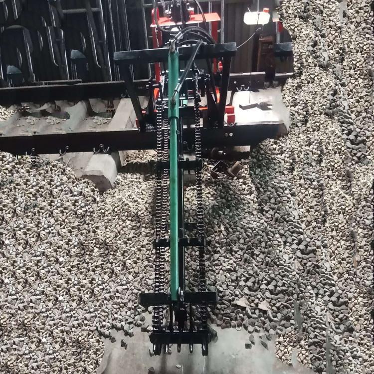Fuente de suministro ferroviario recolector de escoria de pendiente rastrillo de escoria de pendiente se utiliza para la renovación del lecho de carretera después de la limpieza de tamizado