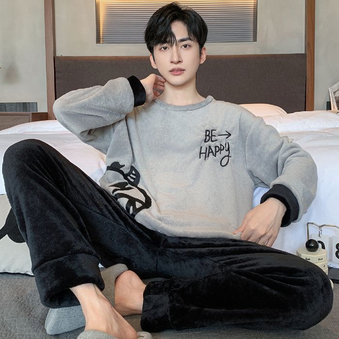 Pijamas de franela para hombre, invierno 2025, forro polar coral grueso, tallas grandes, aptos para usar en exteriores, conjunto para estar en casa, exportación.