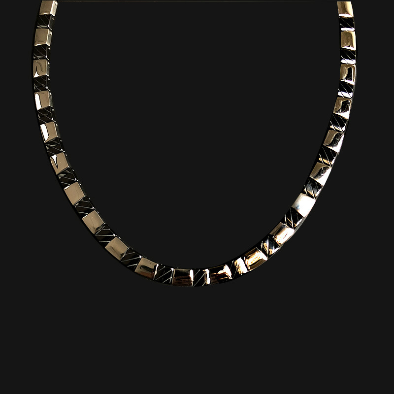 Collar europeo y americano nuevo titanio acero con cerámica bambú unisex magnético impermeable no se desvanece collar