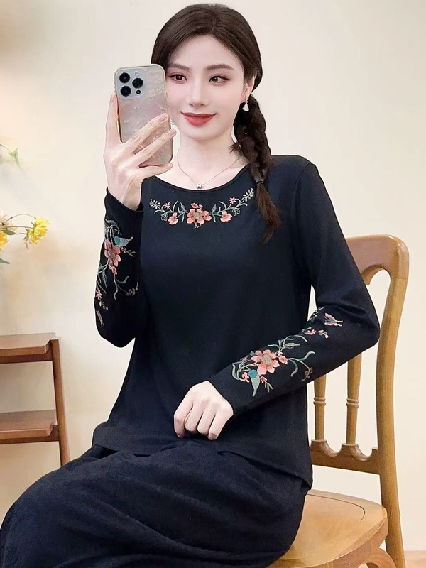 2025秋冬款纯色莫代尔棉内搭圆领长袖女士民族风打底衫|undefined