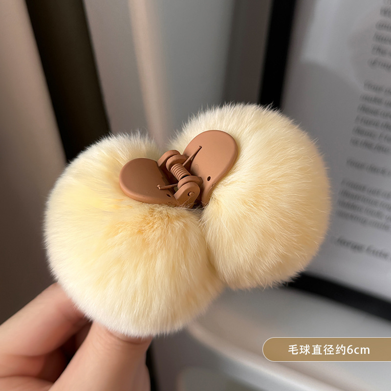 Beige rabbit fur ball small gripper