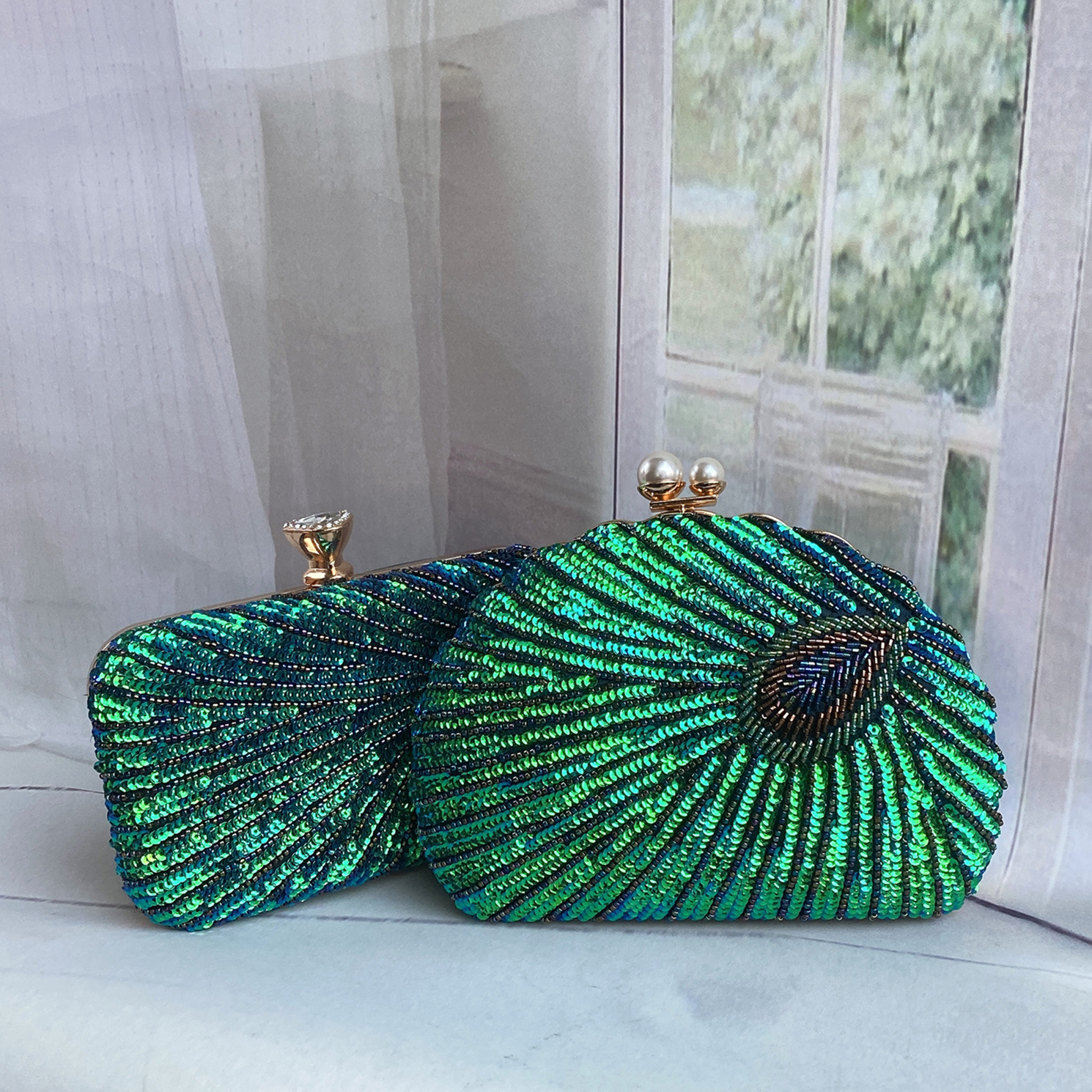 Blue Black Gold Metal Feather Beading Sequins Shell Evening Bags display picture 1