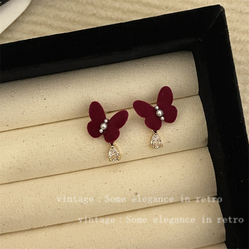 New Year's earrings niche design suitable for winter, retro versatile flocked red earrings, French gentle earrings