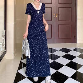 纯欲风扭结镂空短袖连衣裙女夏季法式碎花裙收腰A字裙藏蓝色长裙