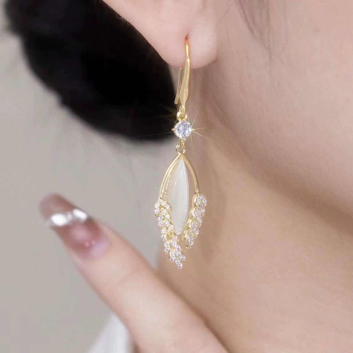 Earrings, European style, crystal‑encrusted diamond‑look, lightweight, multiple designs
