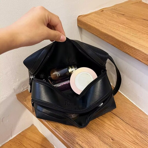 Cosmetic bag for men and women wet and dry separation