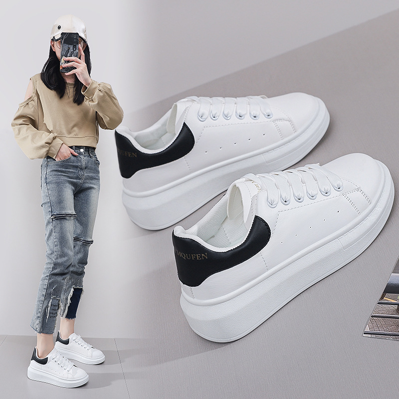 Zapatos blancos para estudiantes coreanos primavera y otoño 2024 zapatos de mujer zapatos de altura zapatos deportivos zapatos de altura zapatos de suela gruesa zapatos de moda