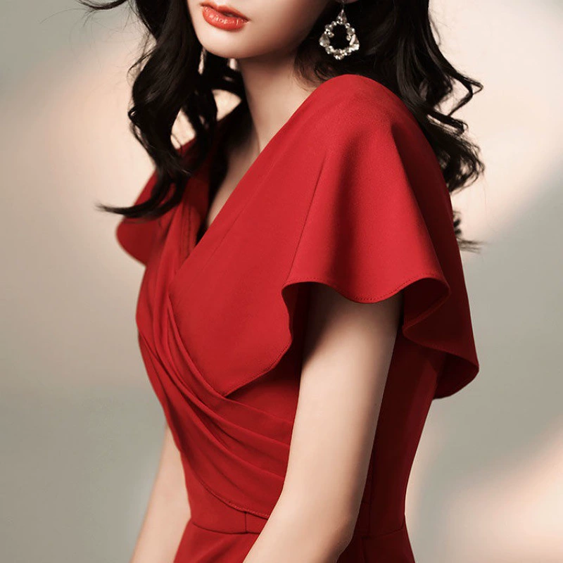 Red evening dress, V-neckline, "fish tail" cut