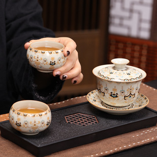 ��Gһ�؃ɱ�С�͹��������b��PС��һ���˺Ȳ��ݲ������ˌ���