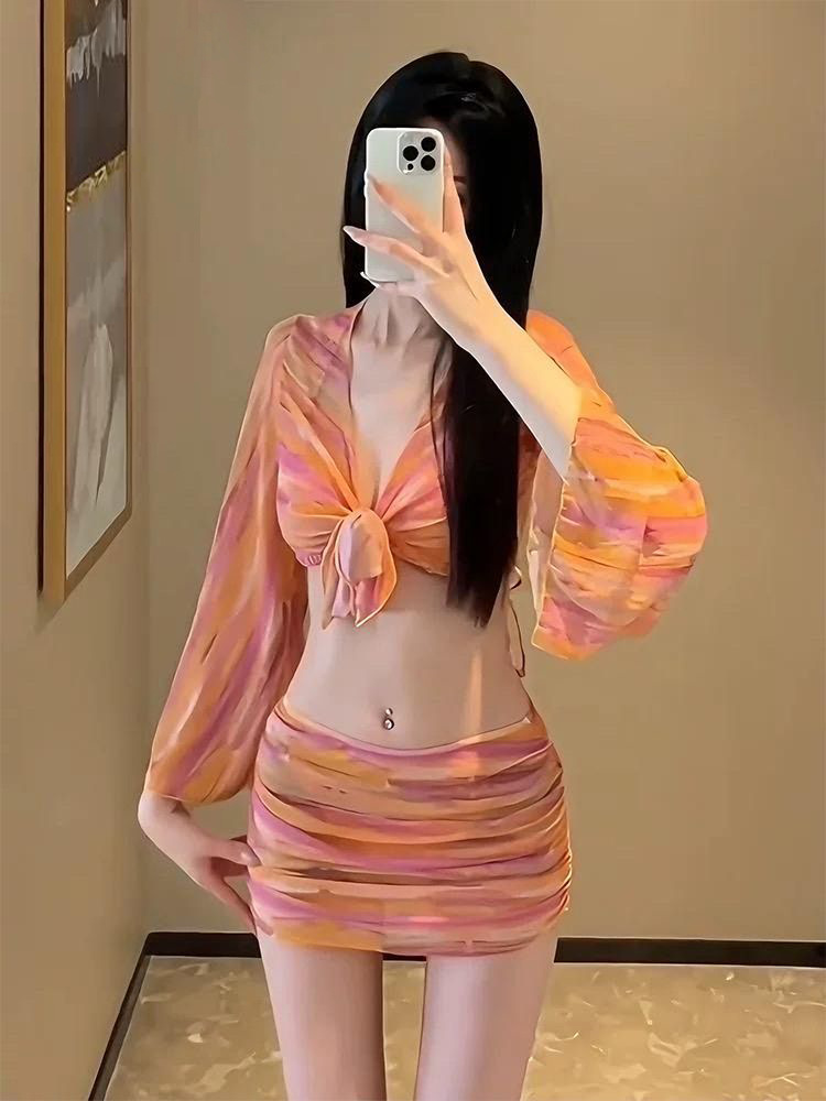 Traje de baño de bikini nueva blusa de mujer tie-dye con triángulo blanco sexy pequeño pecho halter traje de baño de playa de cuatro piezas