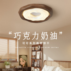 寝室の主灯は現代的にシンプルなクリーム風の胡桃色の部屋の本の部屋の明かりです。