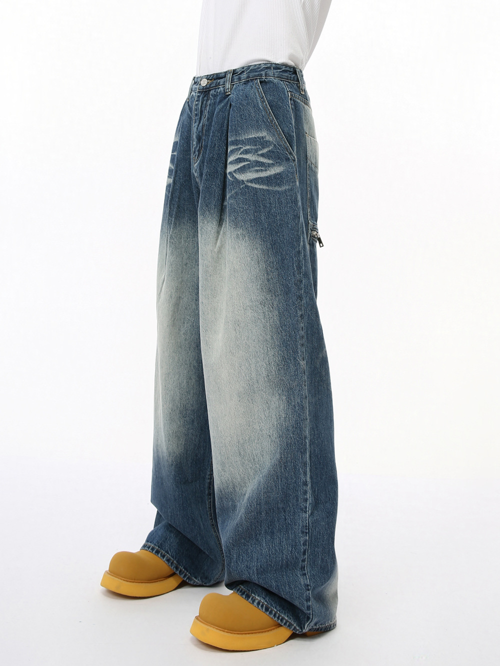 MTLCLOTHES para hombre | 2024 otoño nuevo producto americano retro pliegue textura blanco desgastado jeans de moda