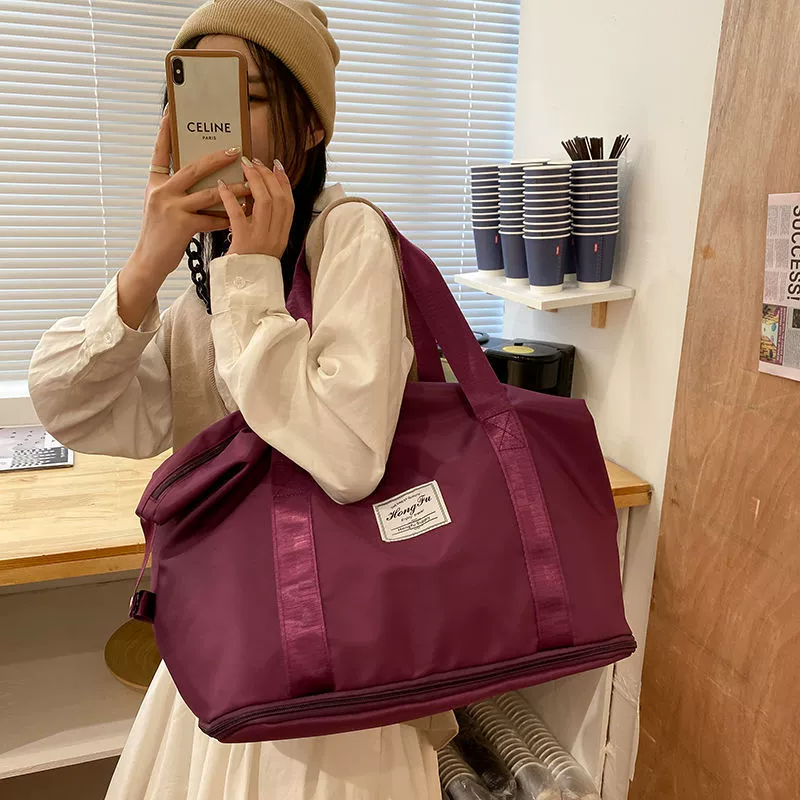 Capacious fashionable luggage travel bag to go out, worn on the shoulder
