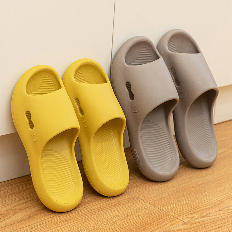 Women's Summer Simple Non-Slip Slippers for Home Bathroom Use, Couple's Flat Antibacterial and Deodorant Slippers with Soft Soles That Feel Like Stepping on Poop