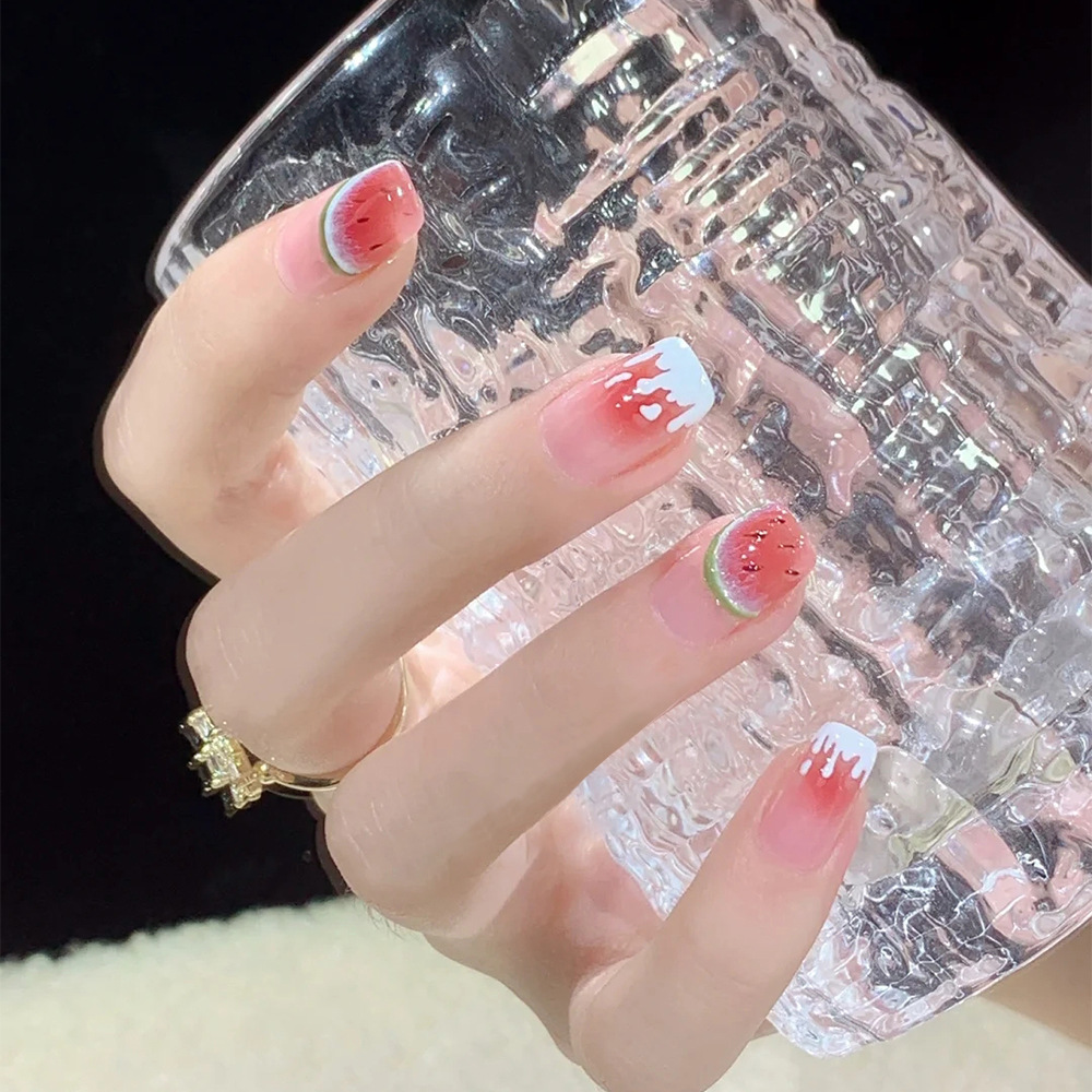 Leche, sandía dulce, uñas cortas, verano fresco, uñas de cabeza redonda, 24 piezas, parches de uñas terminados.