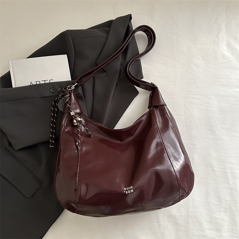 relajado cera de piel bolso de mujer 2025 nuevo estilo primavera y verano de moda de viaje bolsa de mano ocio versátil mochila