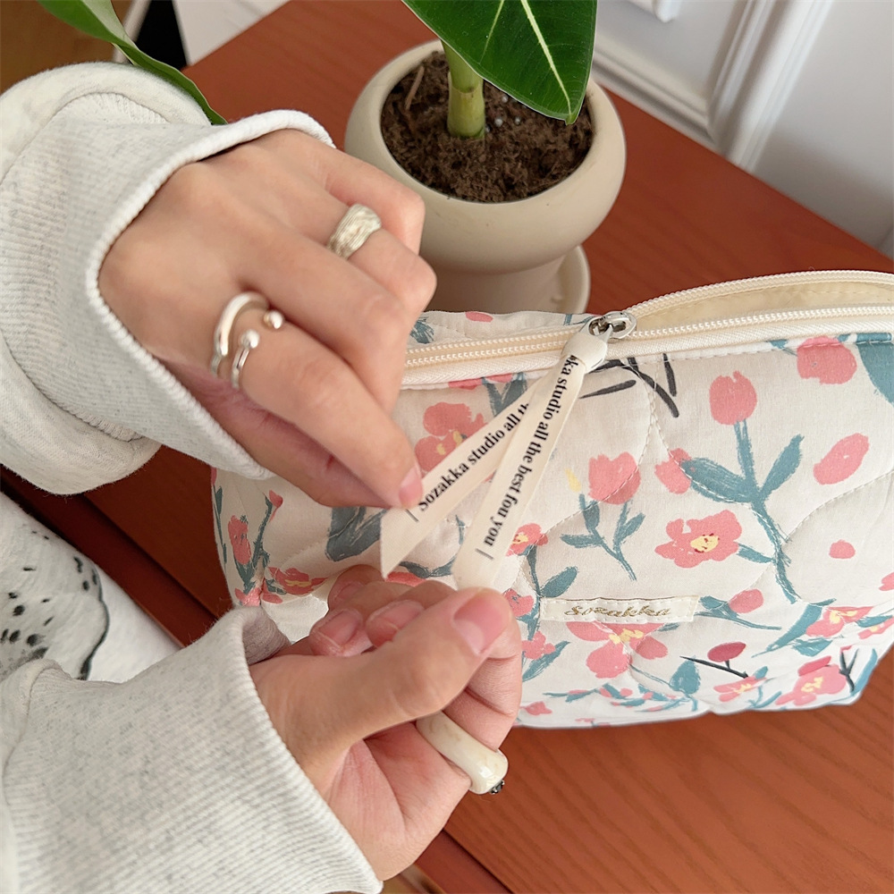 31081 ins Flower Soft Makeup Bag for Women, Portable large-capacity cosmetics and sundries storage bag, clutch undefined