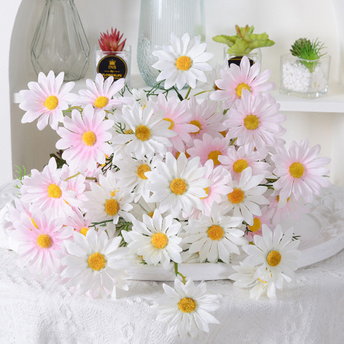 Manufacturer wholesale 5 heads of Dutch chrysanthemum artificial small daisies, Persian chrysanthemum home photography decoration artificial chamomile