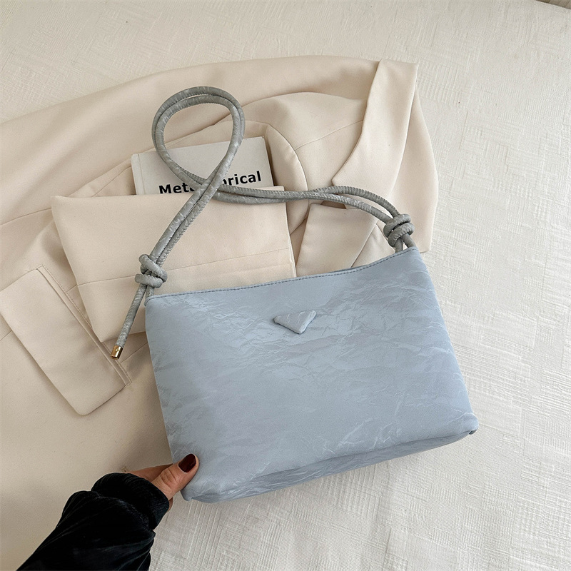 Bolsos de cercanías de gran capacidad para mujer 2024 primavera y verano nueva moda nicho textura de alta gama bandolera bandolera