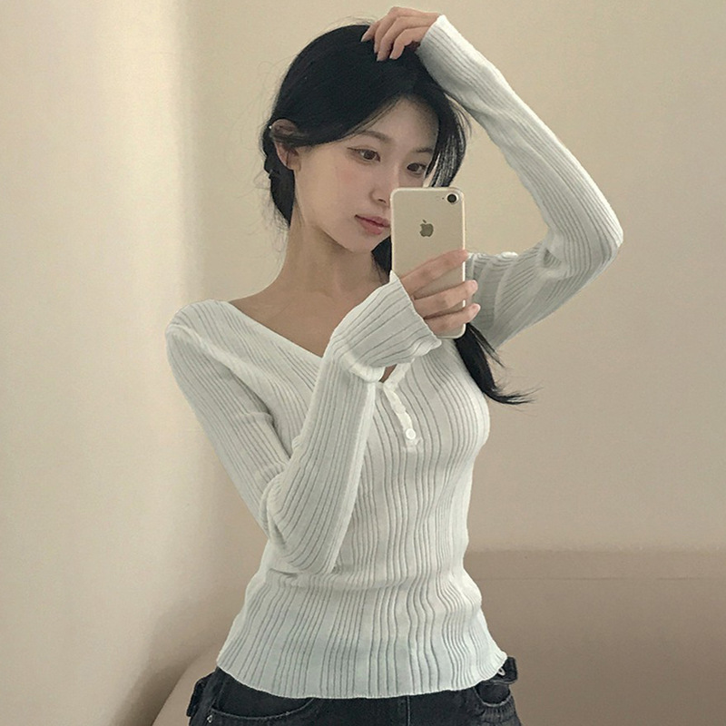 恋恋布忘女装秋冬温柔风V领单排扣毛织上衣新款纯色修身长袖打底|undefined