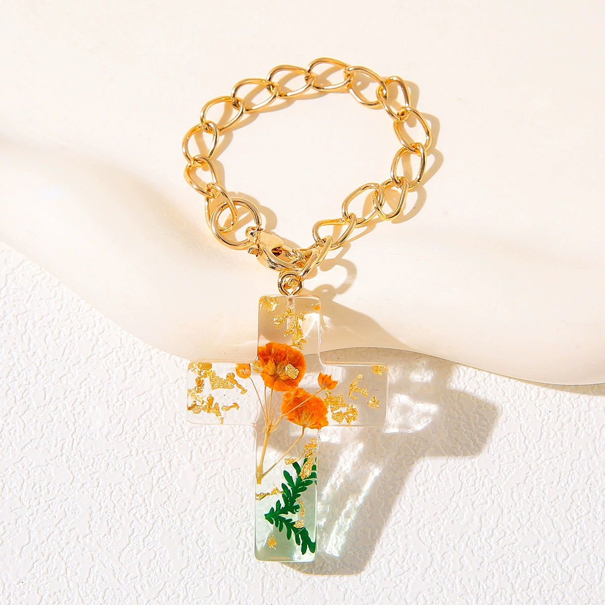 European and American popular new product resin dried flower cross keychain Christian bottle handle decorative cup chain women's backpack pendant