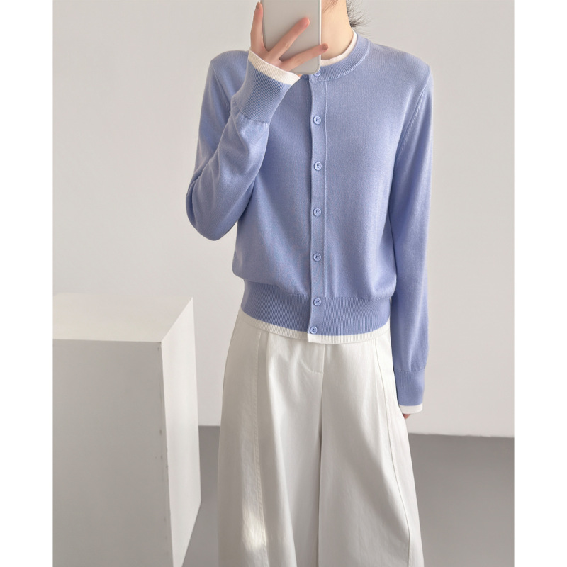 Academy Style Fake Two-Piece Color-Blocked Round-Neck Knitted Cardigan for Women, Spring Fashion Design, Color-Blocking Blue Sweater Jacket Top