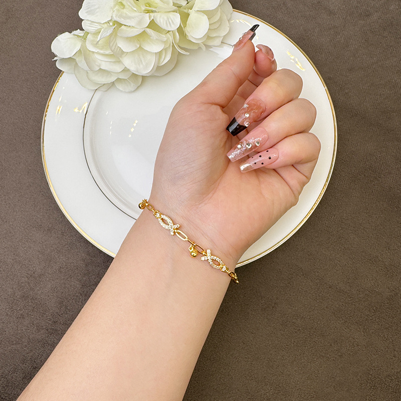 Nuevo producto pulsera de oro de lujo ligera línea de pulsera de oro de lujo pequeño pez bordilla esfera pulsera de moda femenina joyas de mano versátiles