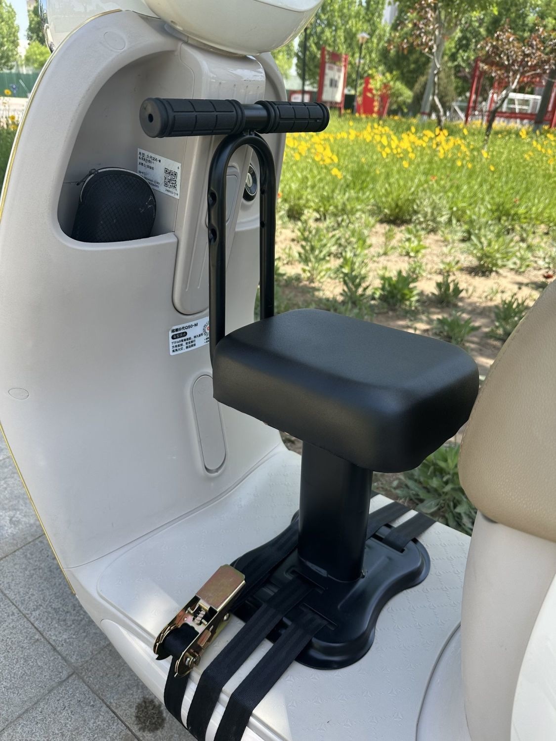 Electric Vehicle Child Seat, Baby Seat, Electric Scooter Child Seat with Armrests, Front-Mounted Child Seat Y90