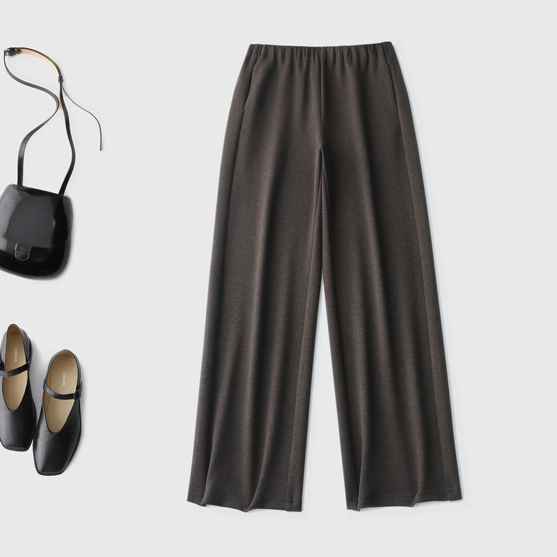 The design is like having chopsticks welded to your legs. High-end wool slim-fit straight-leg pants. They are slimming and height-enhancing, instantly elongating your figure when worn The design is like having chopsticks welded to your legs. High-end wool slim-fit straight-leg pants. They are slimming and height-enhancing, instantly elongating your figure when worn